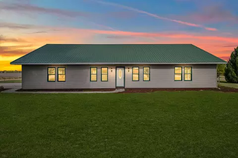 10149 Dennings Rd, Jonesville, MI 49250