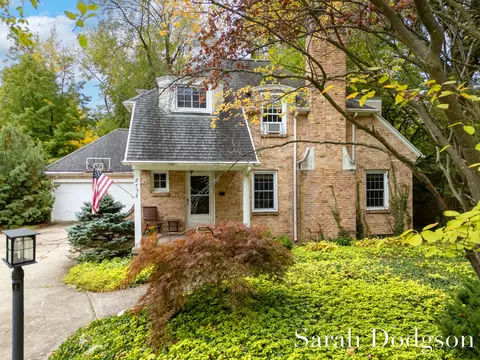 2752 Maplewood Dr SE, East Grand Rapids, MI 49506