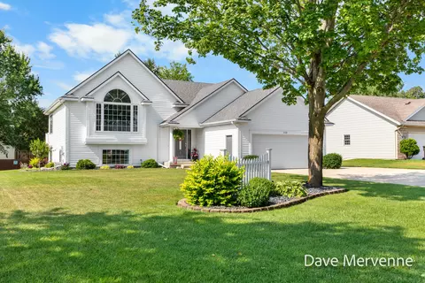 2508 Willowridge Dr, Jenison, MI 49428