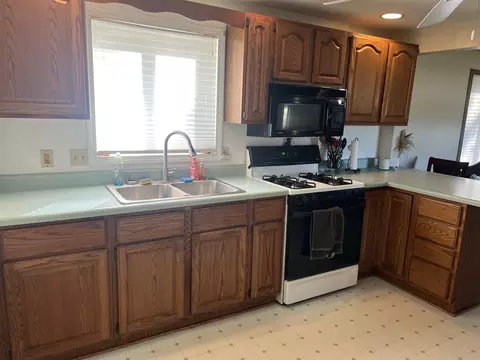 Kitchen - 131 E Chicago Rd, Coldwater, MI 49036 photo 5 of 5
