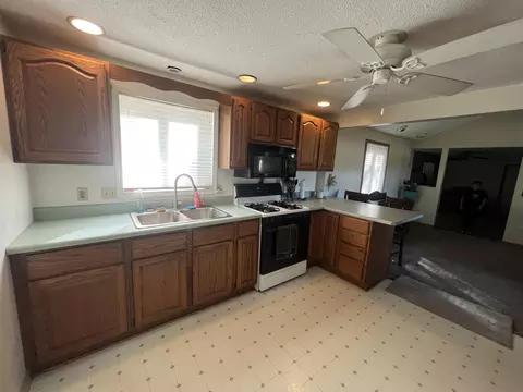 Kitchen - 131 E Chicago Rd, Coldwater, MI 49036 photo 2 of 5