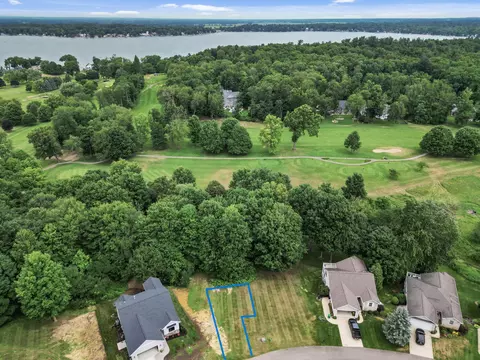 12 Creekside Dr, Sturgis, MI 49091
