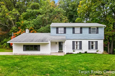 187 Lantern Dr NW, Comstock Park, MI 49321