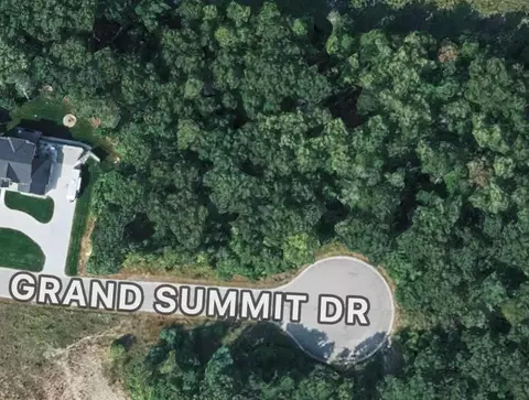 23 Grand Summit Dr, Fenton, MI 48430