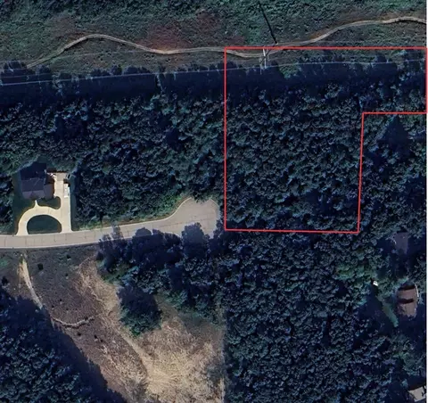 23 Grand Summit Dr, Fenton, MI 48430