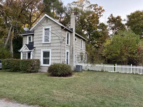 121 Maple St, Grass Lake, MI 49240