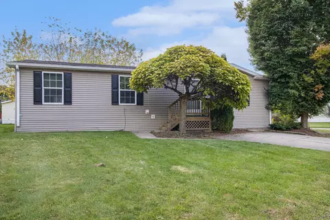 3301 Clubhouse Ct, Kalamazoo, MI 49009