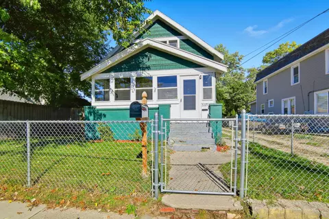 545 Oakdale St SE, Grand Rapids, MI 49507