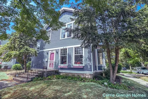 201 S 5th St, Grand Haven, MI 49417