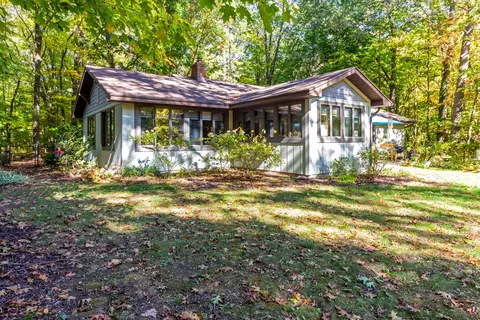 6565 Riverside Rd, Fennville, MI 49408