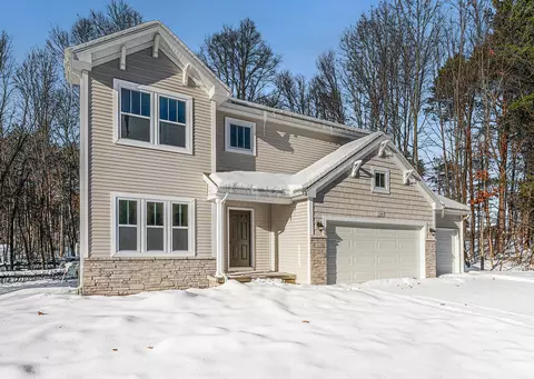 1309 Grosvenor Dr, Greenville, MI 48838