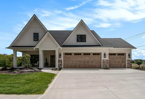 8432 Ravinewood Dr, Jenison, MI 49428