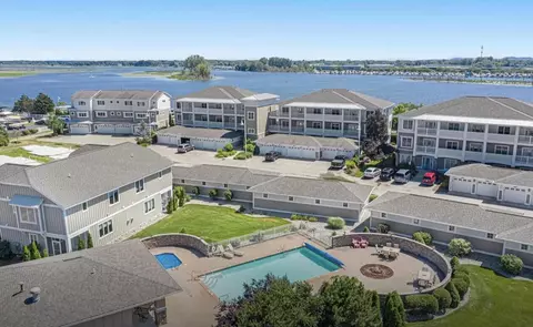 930 W Savidge St #10, Spring Lake, MI 49456