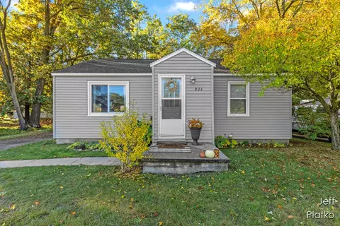 923 W Grove St, Greenville, MI 48838