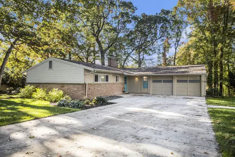 4221 Edinburgh Dr SE, Grand Rapids, MI 49546