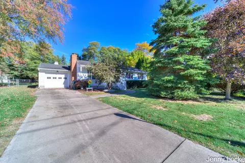 5073 Hillview Dr, Norton Shores, MI 49441