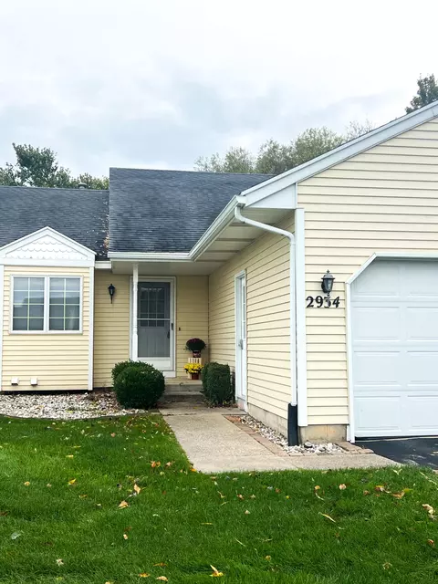 2934 Parkside Dr #54, Jenison, MI 49428