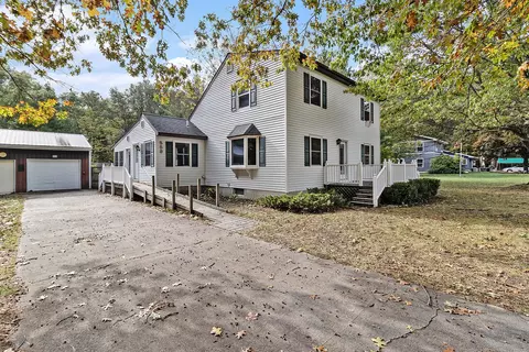 559 E Sands St, Pentwater, MI 49449