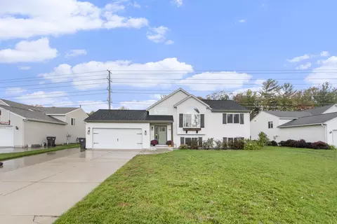 3495 Willowood Dr, Zeeland, MI 49464