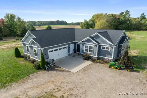 13609 84th Ave, Coopersville, MI 49404