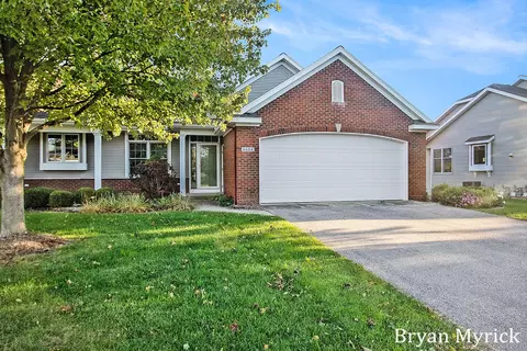 6024 Heritage Meadow Dr, Holland, MI 49423