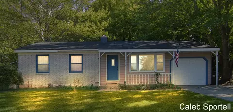 4676 Earl St, Norton Shores, MI 49441