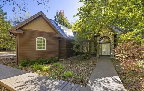 5650 Lily Ln, Sawyer, MI 49125