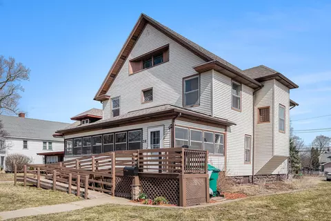 28 Orchard Pl, Battle Creek, MI 49017