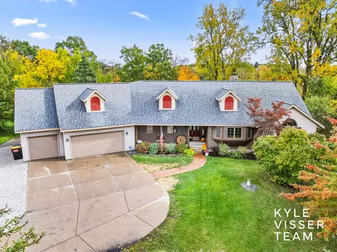 2420 Hylane Ct NE, Grand Rapids, MI 49505