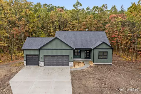 14081 Taft St, Spring Lake, MI 49456