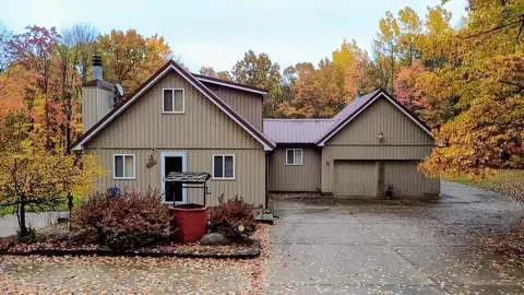108 Deerwood Ct, Roscommon, MI 48653