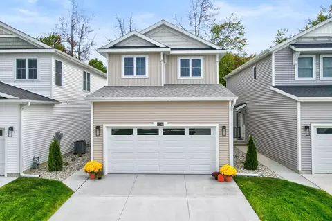 7236 Atwater Dr, Norton Shores, MI 49456