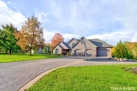 3445 Elk Dr, Zeeland, MI 49464