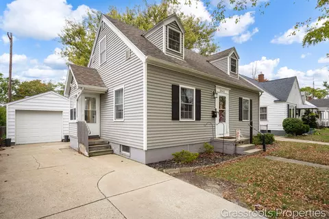 3043 Westland Rd, Muskegon, MI 49441