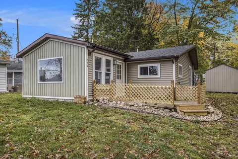 730 W Mohawk Trl, White Cloud, MI 49349