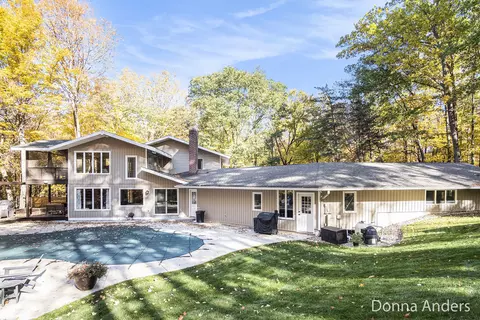 7160 River Valley Dr SE, Alto, MI 49302