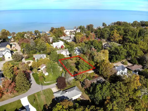 11653 Prospect Dr, New Buffalo, MI 49117