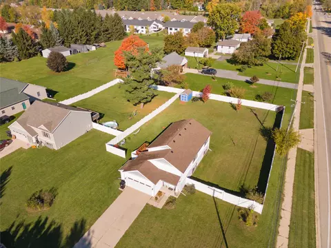 825 Amber Ridge Dr SW, Byron Center, MI 49315