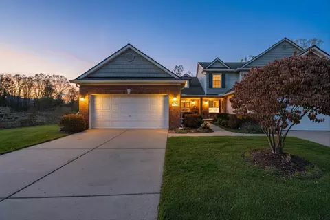 4738 Summer Ridge Dr, Howell, MI 48843