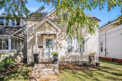 905 Courtney St NW, Grand Rapids, MI 49504