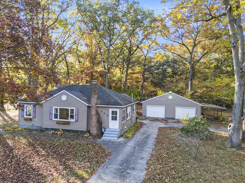 585 W River Rd, North Muskegon, MI 49445