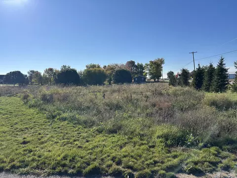 9584 Fields Dr, Zeeland, MI 49464