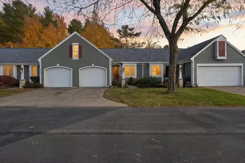 17850 Bramer Ln, Spring Lake, MI 49456