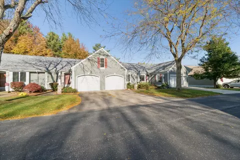 17850 Bramer Ln, Spring Lake, MI 49456 photo 2