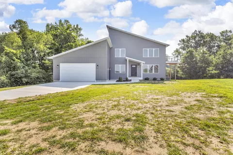 6835 S Price Lake Dr, Jackson, MI 49201