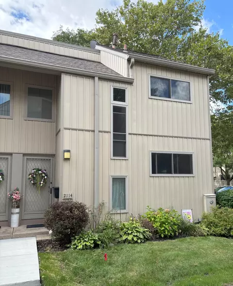2114 Hyde Park Dr, Detroit, MI 48207
