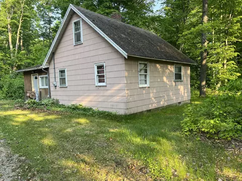 7748 N Comstock Ave, Bitely, MI 49309