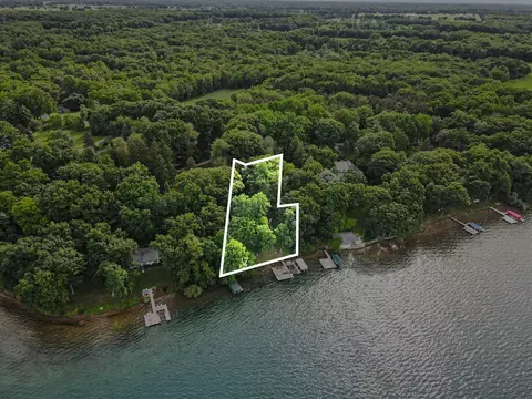 4630 E Gull Lake Dr, Hickory Corners, MI 49060