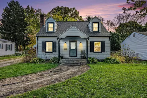 2428 Glendale Blvd, Kalamazoo, MI 49004
