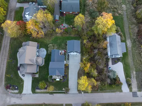 6910 3rd St, Douglas, MI 49406 photo 2